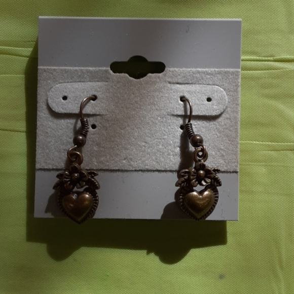 Earrings (heart with flower detail) - Picture 2 of 2